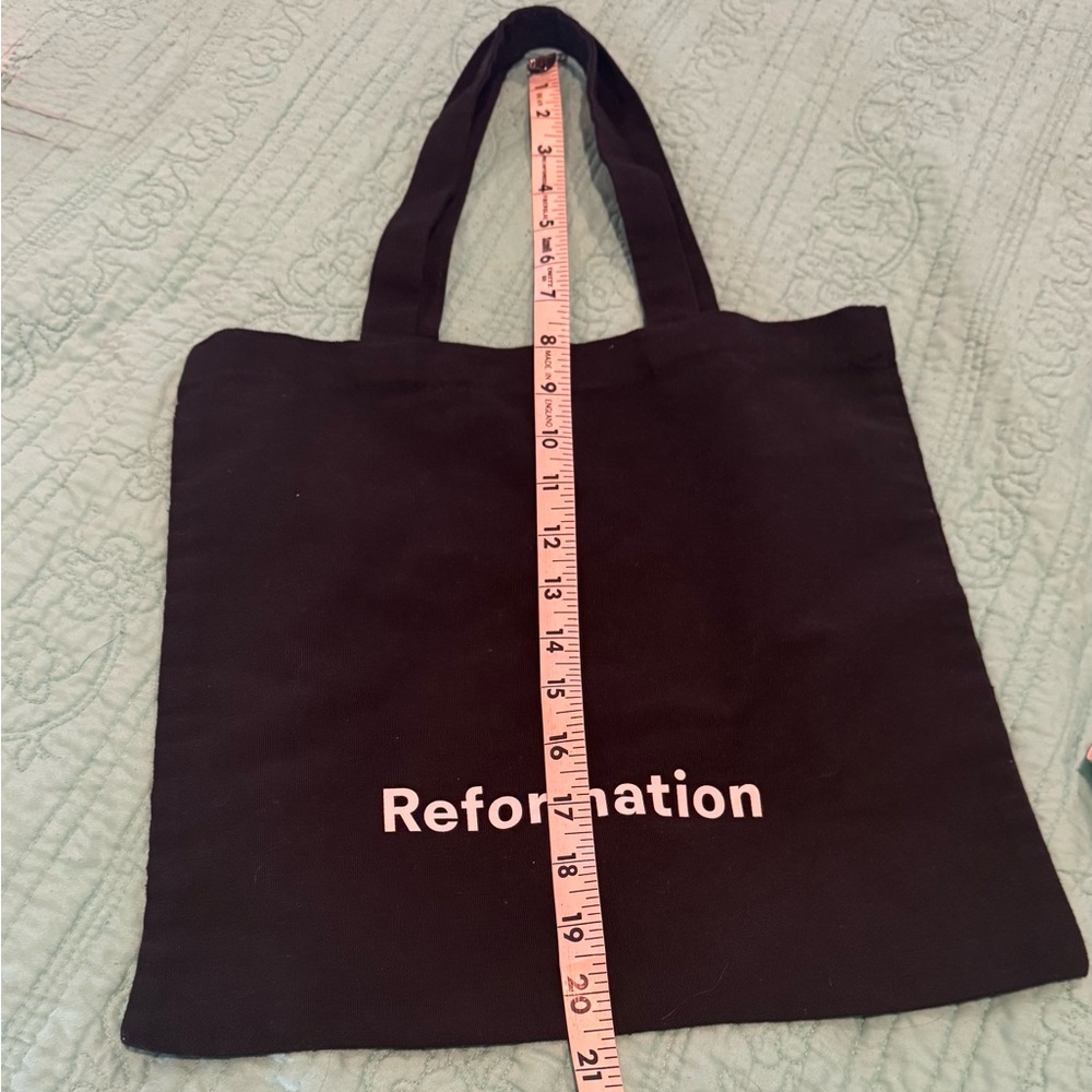 2 Reformation cotton shoppers tote
Gives effortless style vibes all day long. - Picture 7 of 9